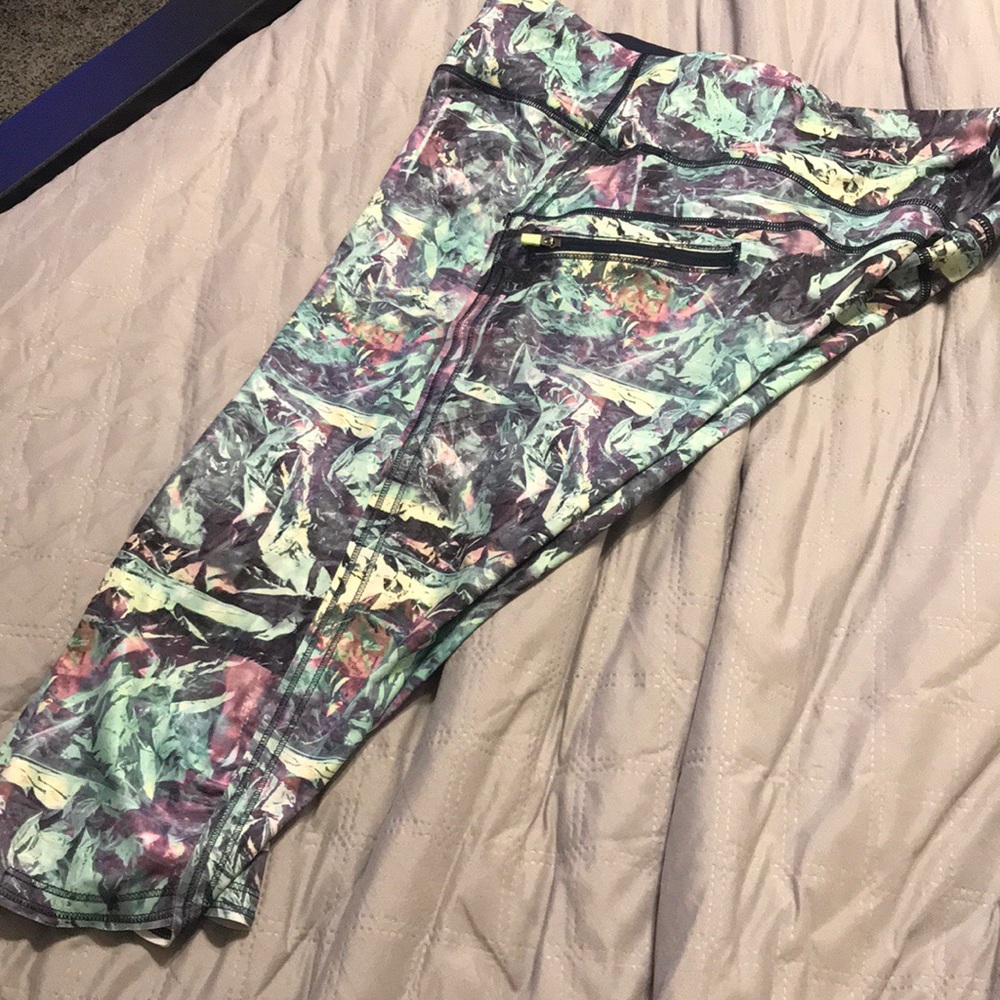 Lululemon Top Speed Crop sz 10 iridescent multi